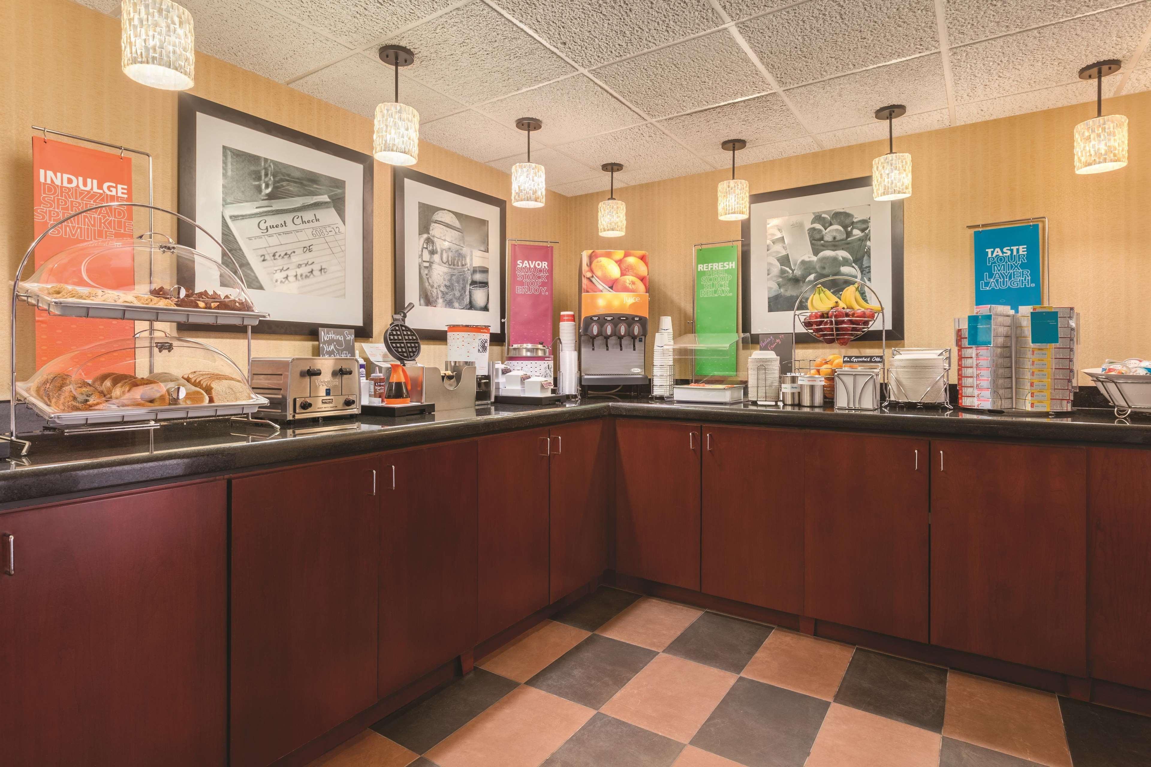 Hampton Inn Des Moines-Airport Exterior foto